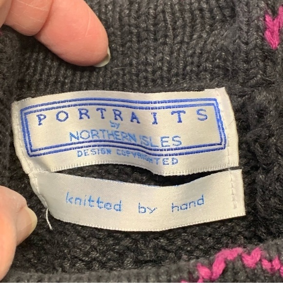 Northern Isles Portraits Womens Hand Knit Black Size Large Floral Sweater Warm - Picture 15 of 15